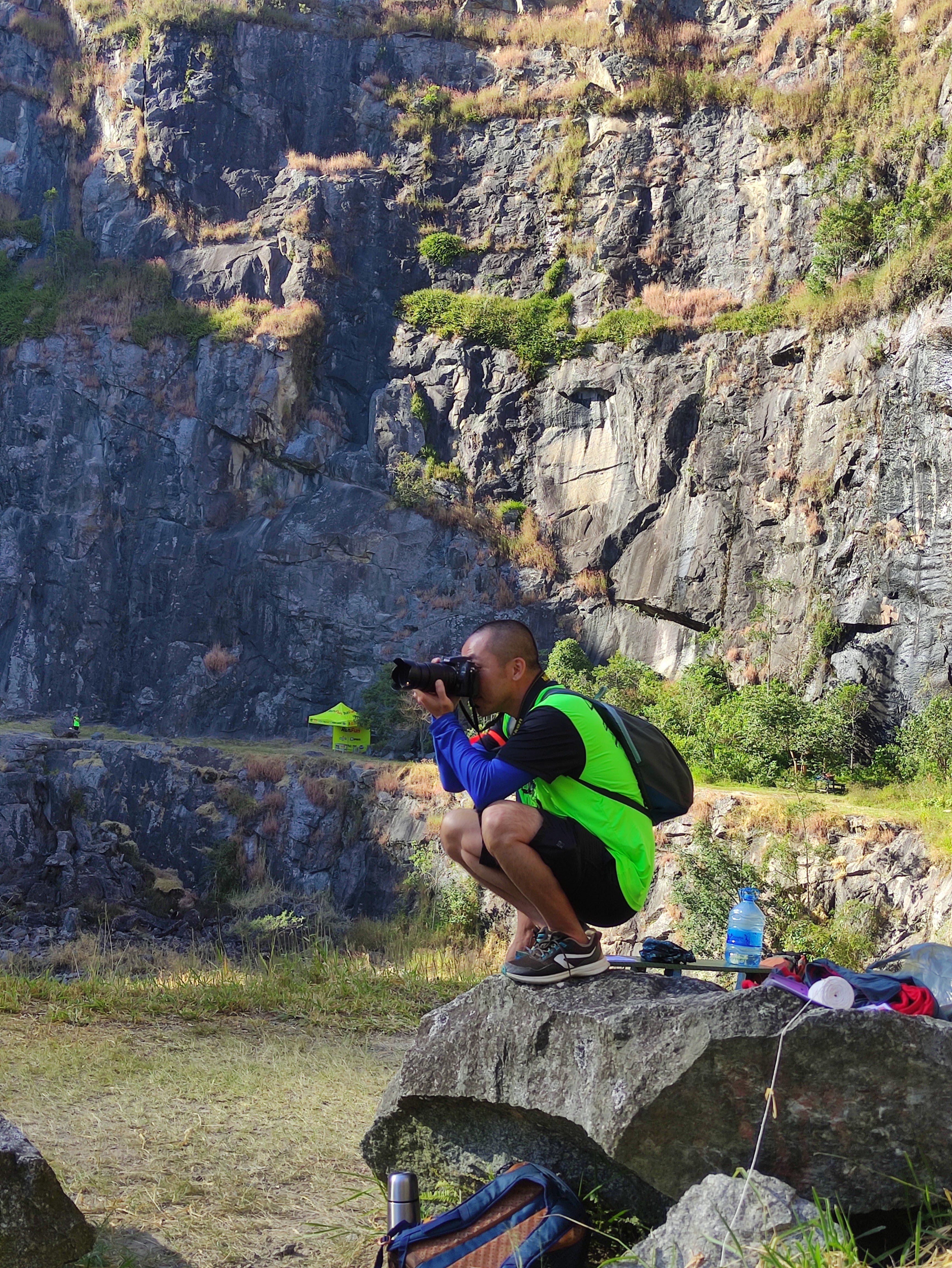 Fotógrafo capturando a paisagem de escalada