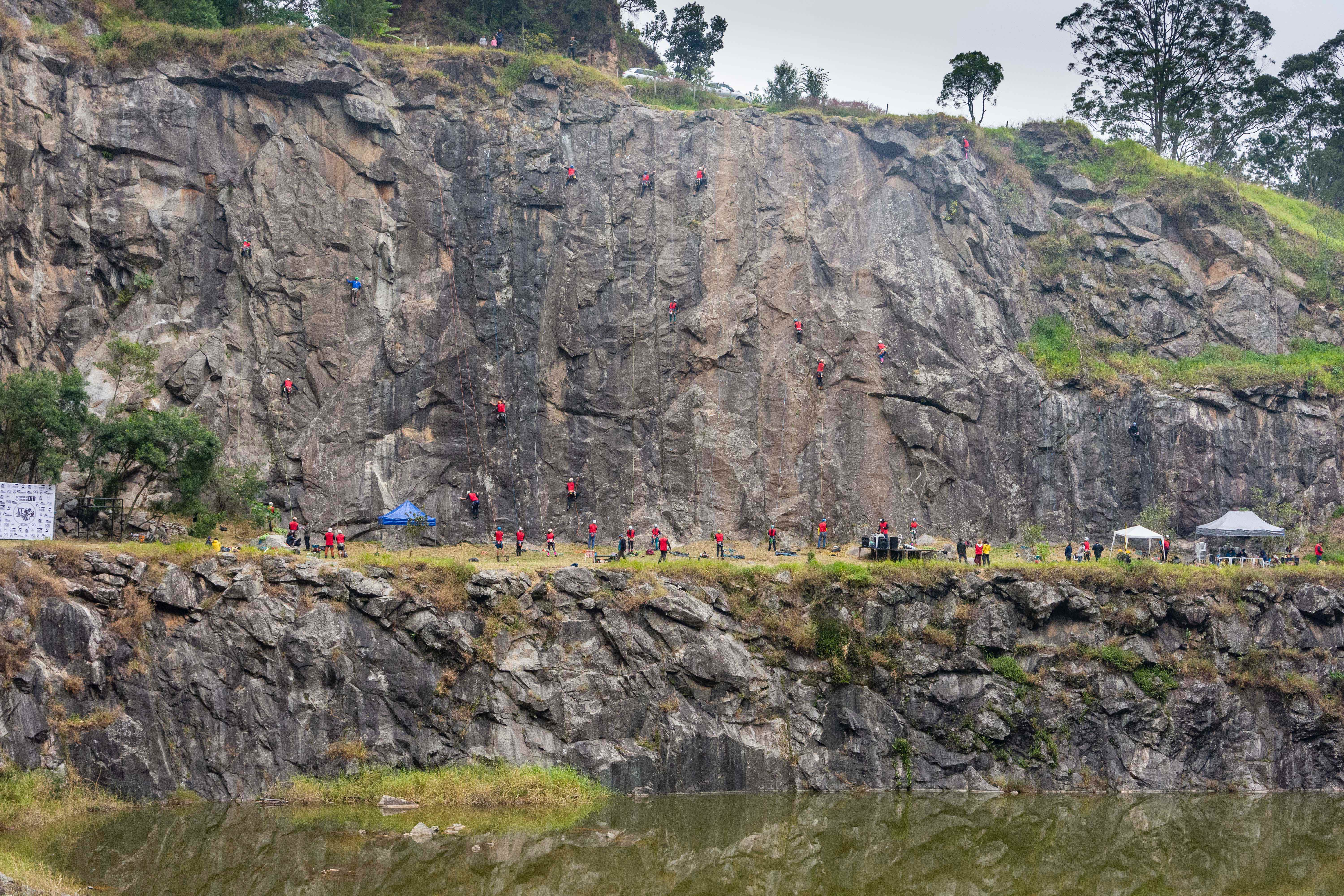 Pedreira Dib climbing area with multiple climbers on the rock face